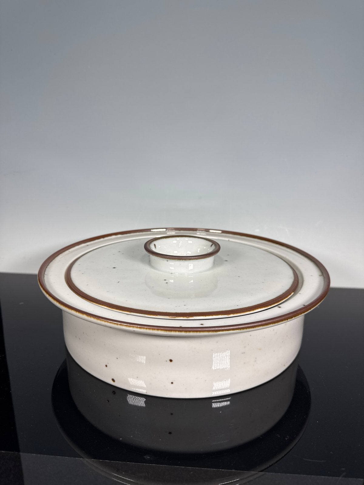 Dansk Designs Denmark Kom met Deksel - Vintage, Ophalen of Verzenden, Zo goed als nieuw, Kom(men), Overige stijlen