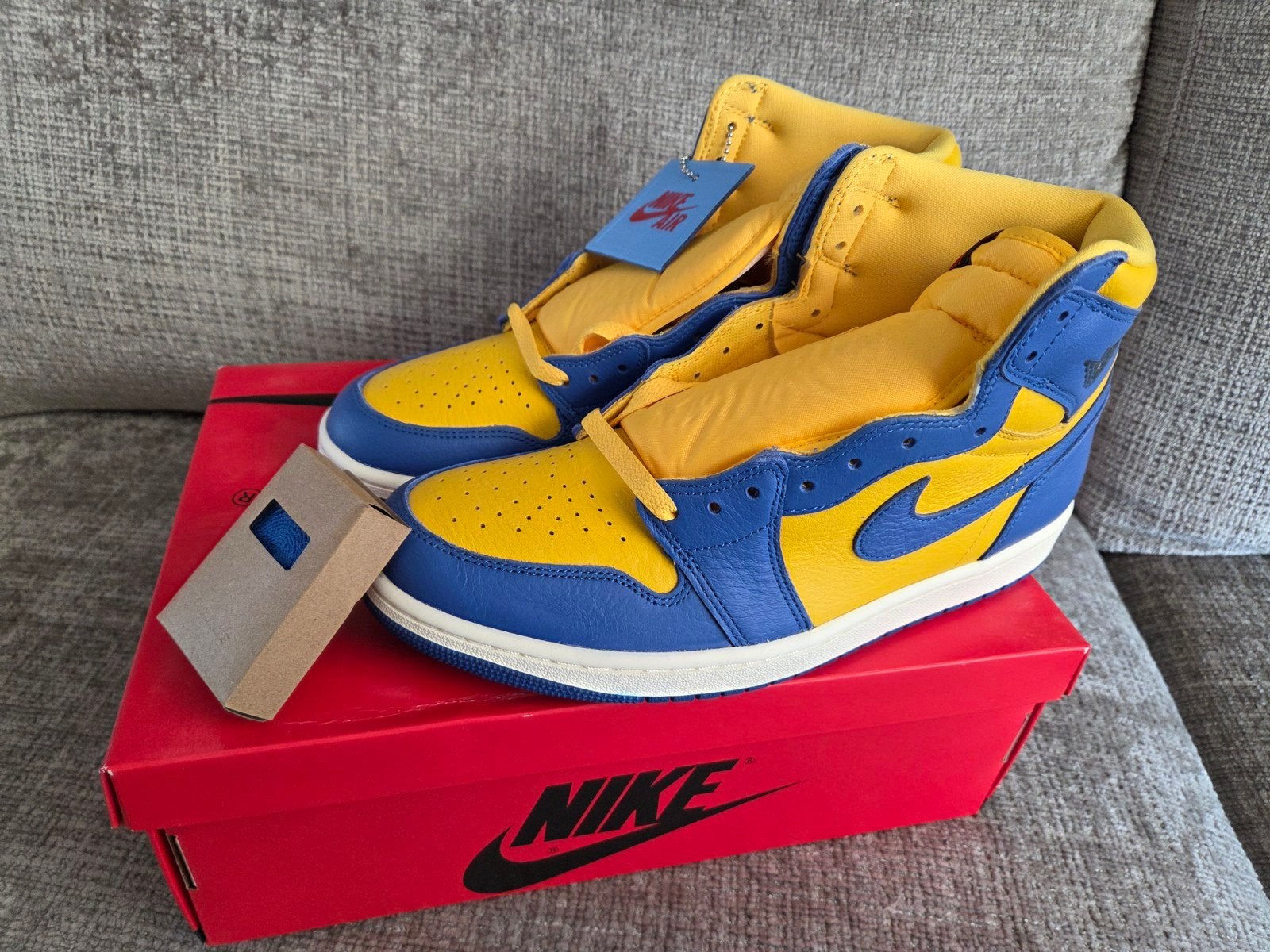Nieuwe Nike Air Jordan 1 Retro High OG Varsity Maize, Geel, Nike, Nieuw, Ophalen of Verzenden