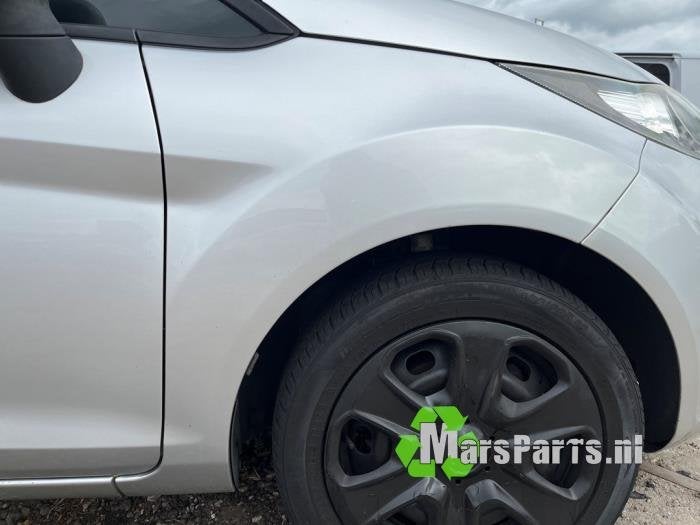 Scherm rechts-voor van een Ford Fiesta