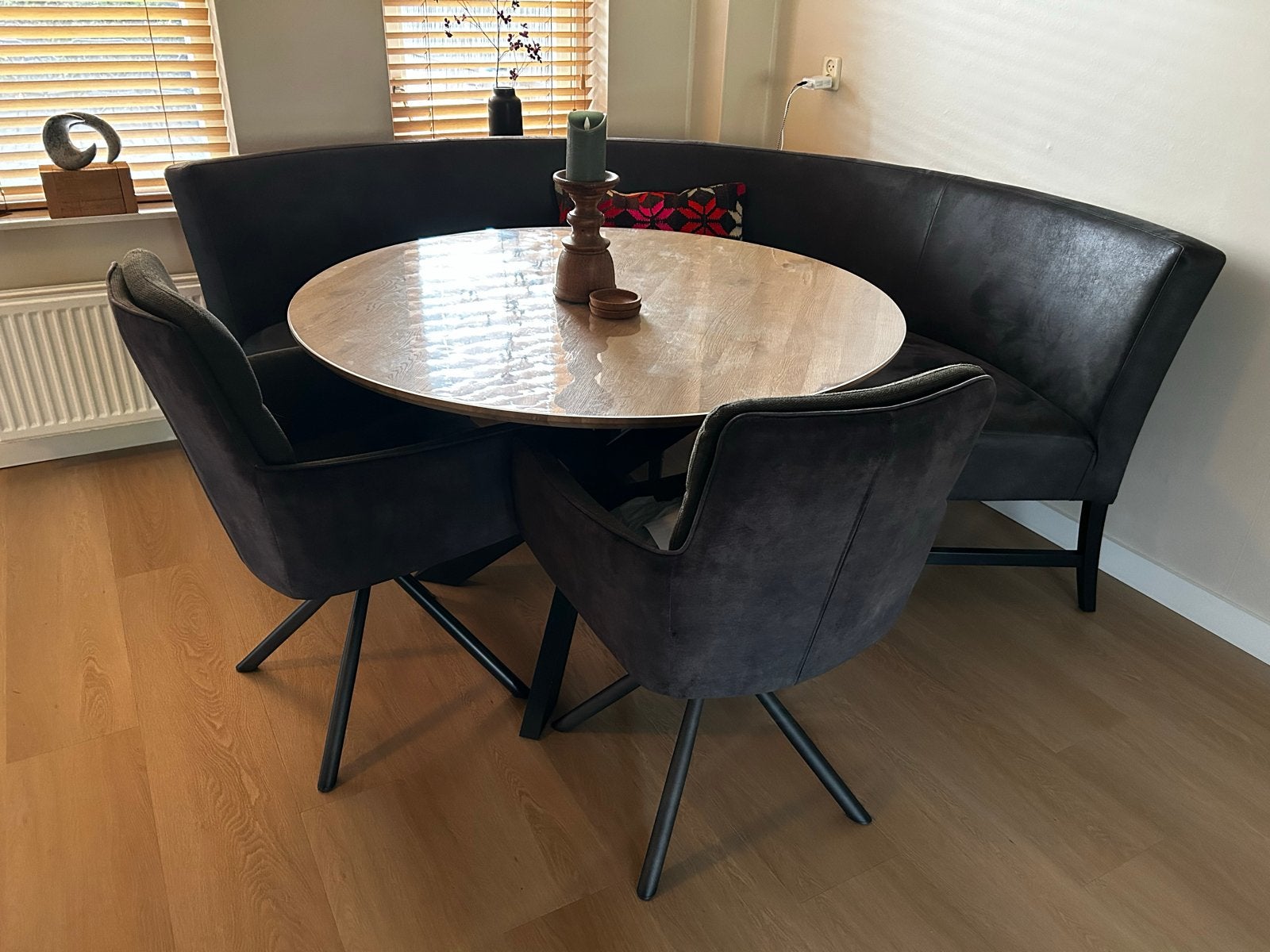Ronde eettafel met ronde antraciet bank en stoelen, Huis en Inrichting, Complete eetkamers, Ophalen, Zo goed als nieuw, Minder dan 4 stoelen