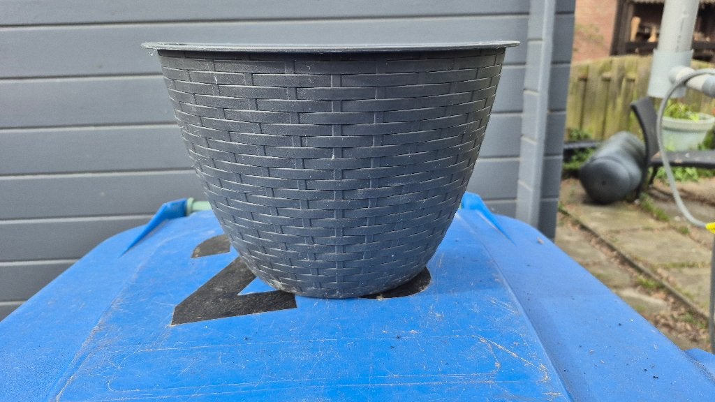 Muurbloempot, met gevlochten motief, Tuin en Terras, Bloempotten, Kunststof, Gebruikt, Rond, Ophalen of Verzenden