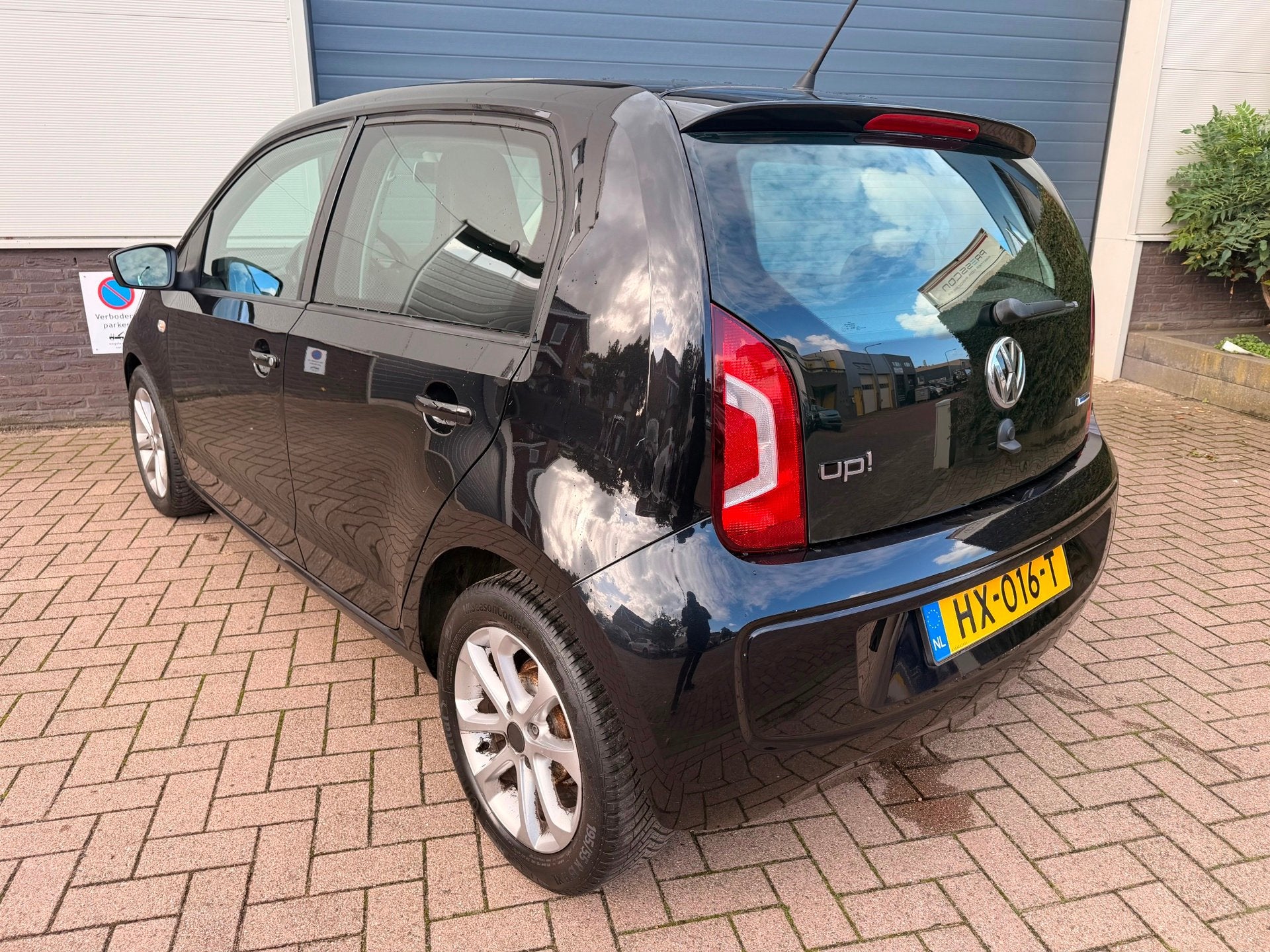 Volkswagen Up! 1.0 move up! BlueMotion/Airco/Aux/Bluetooth t, Voorwielaandrijving, Gebruikt, 840 kg, Zwart