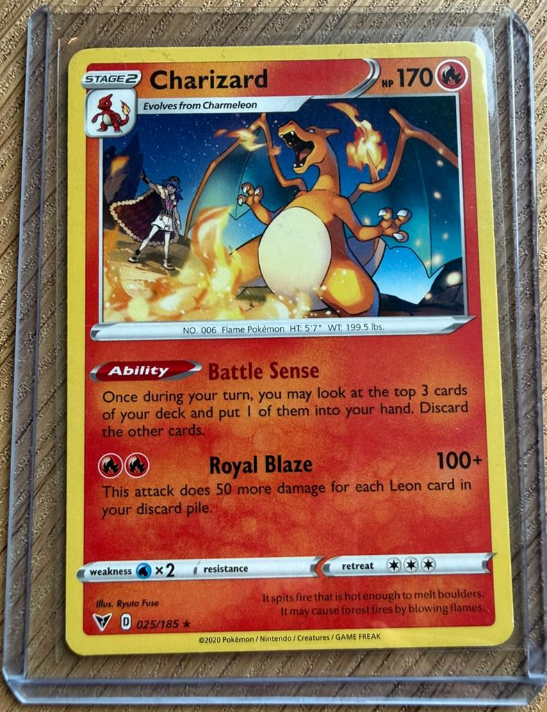 Charizard Vivid Voltage 025/185, Hobby en Vrije tijd, Verzamelkaartspellen | Pokémon, Ophalen of Verzenden, Zo goed als nieuw