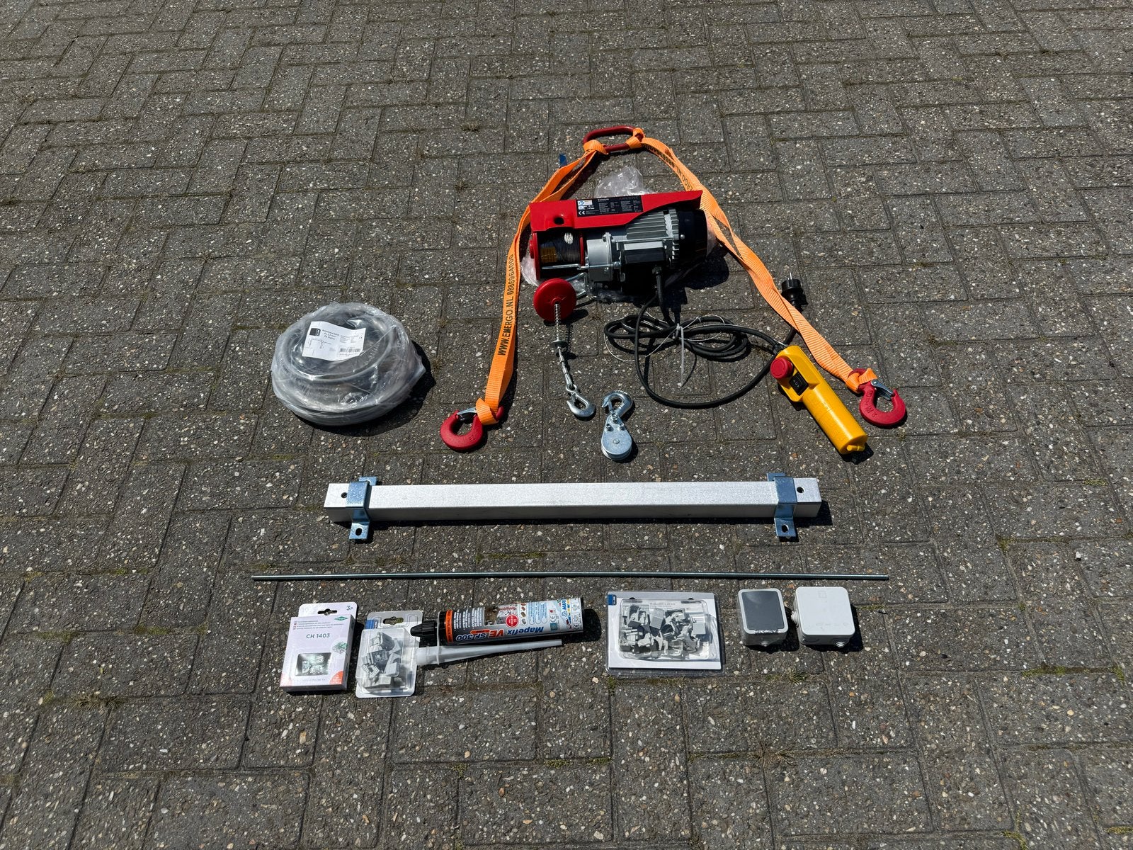 Elektrische takel met complete bevestigingsset - 200kg, Ophalen of Verzenden, Nieuw, Elektrisch