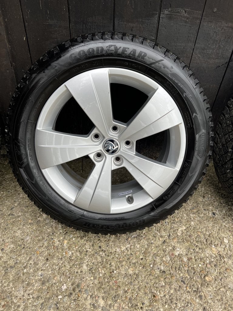 5x112 originele Skoda superb velgen 17” helios Caddy golf, Auto-onderdelen, Banden en Velgen, 215 mm, Banden en Velgen, Niet ingevuld