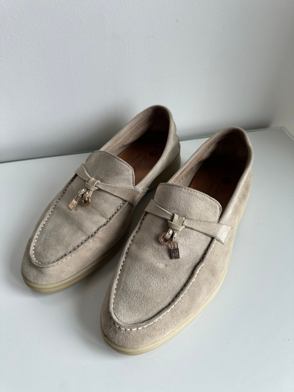 Loro Piana dames loafers schoenen (gedragen), Kleding | Dames, Ophalen of Verzenden, Gedragen, Instappers, Beige