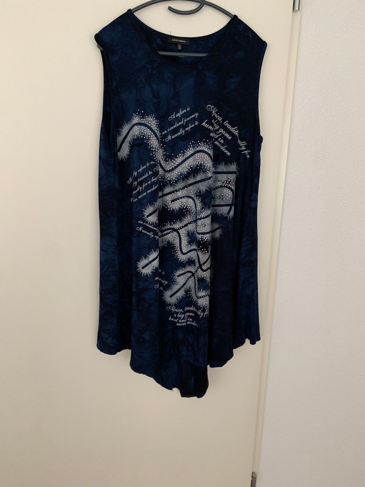 Donkerblauwe Zomerjurk met Safari Print - Maat 46, Kleding | Dames, Blauw, Maat 46/48 (XL) of groter, Nieuw, Ophalen of Verzenden