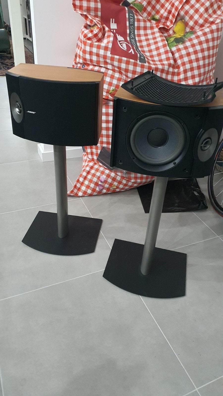 Bose 301 V speakerset met standaarden, Audio, Tv en Foto, Ophalen, Inclusief standaarden, Speakerset, Zo goed als nieuw