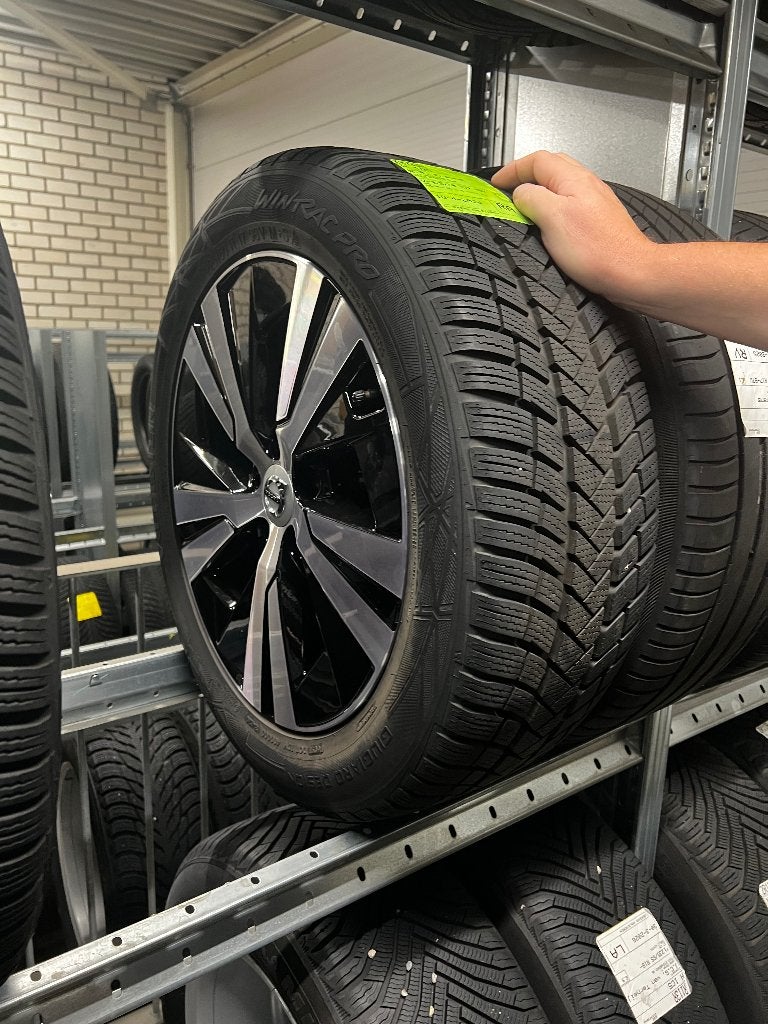 Volvo v60 b3/b4 set winterbanden, Auto-onderdelen, Ophalen, Gebruikt, Banden en Velgen, 17 inch