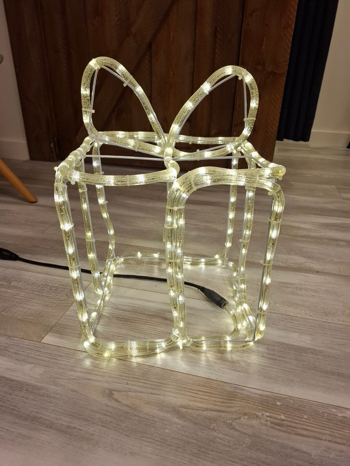 Cadeau met lichtjes, Diversen, Ophalen