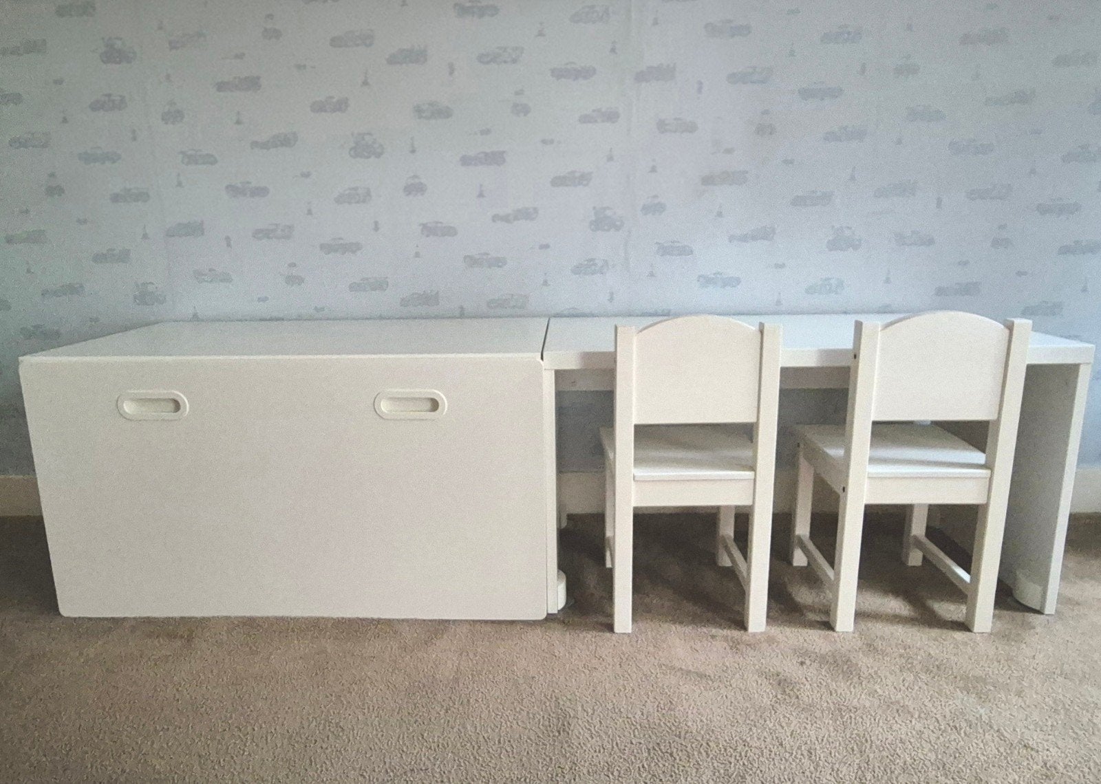 IKEA SMÅSTAD Kindertafel met opbergruimte en stoelen, Ophalen, Zo goed als nieuw, Overige typen