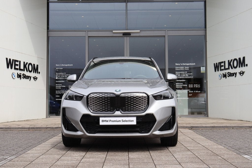 BMW iX1 eDrive20 M Sport / Trekhaak / Panoramadak / Sportsto, Auto's, BMW, Met garantie (alle), 204 pk, 363 min, 474 km