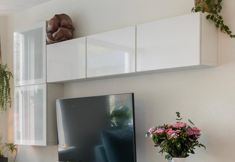 Leuke IKEA Besta opbergsysteem hoogglans wit en mat glas, Huis en Inrichting, Kasten | Wandmeubels, Ophalen, Gebruikt, Glas, Minder dan 150 cm