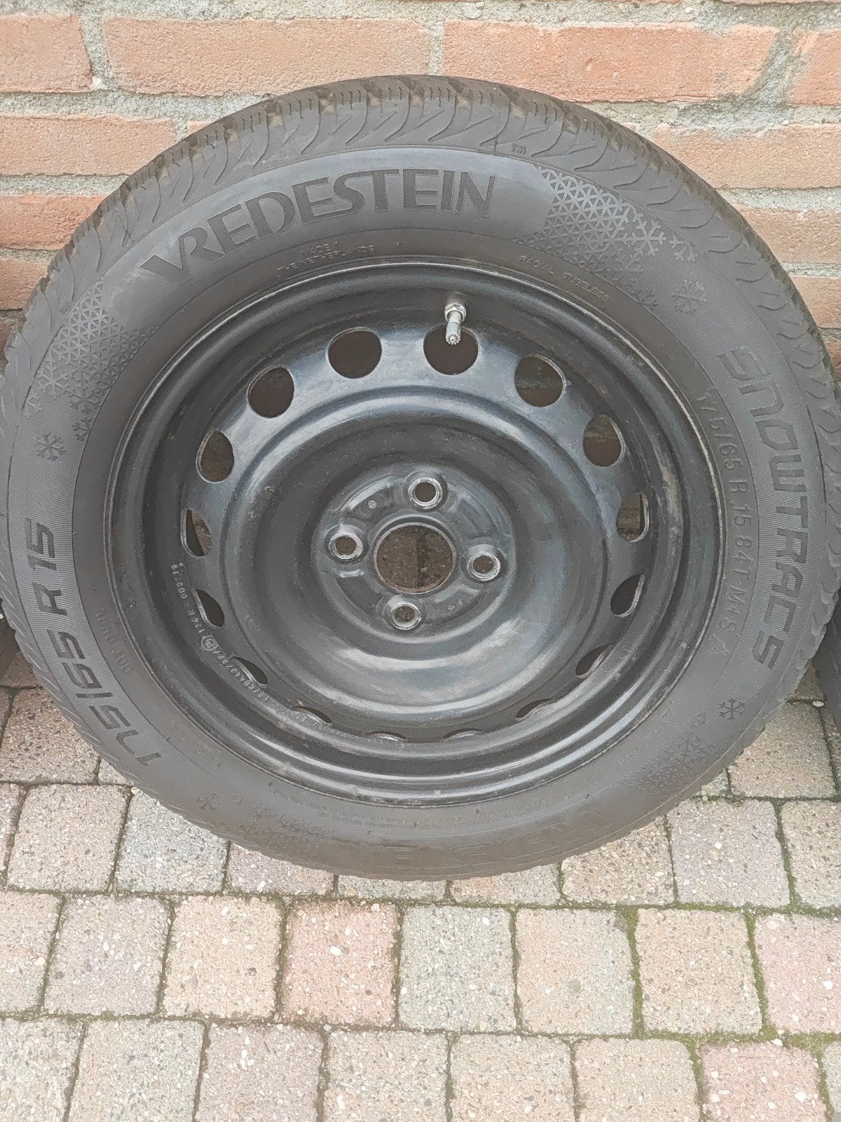 Vredestein Snowtrac 5 winterbanden op stalen velg 175/65 R15, Auto-onderdelen, Banden en Velgen, Gebruikt, 15 inch, 175 mm, Banden en Velgen