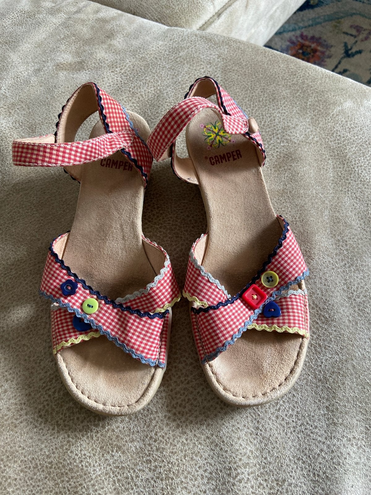 Camper sandalen rood geruit met knoopjes maat 36, Ophalen of Verzenden, Gebruikt, Jongen of Meisje, Schoenen
