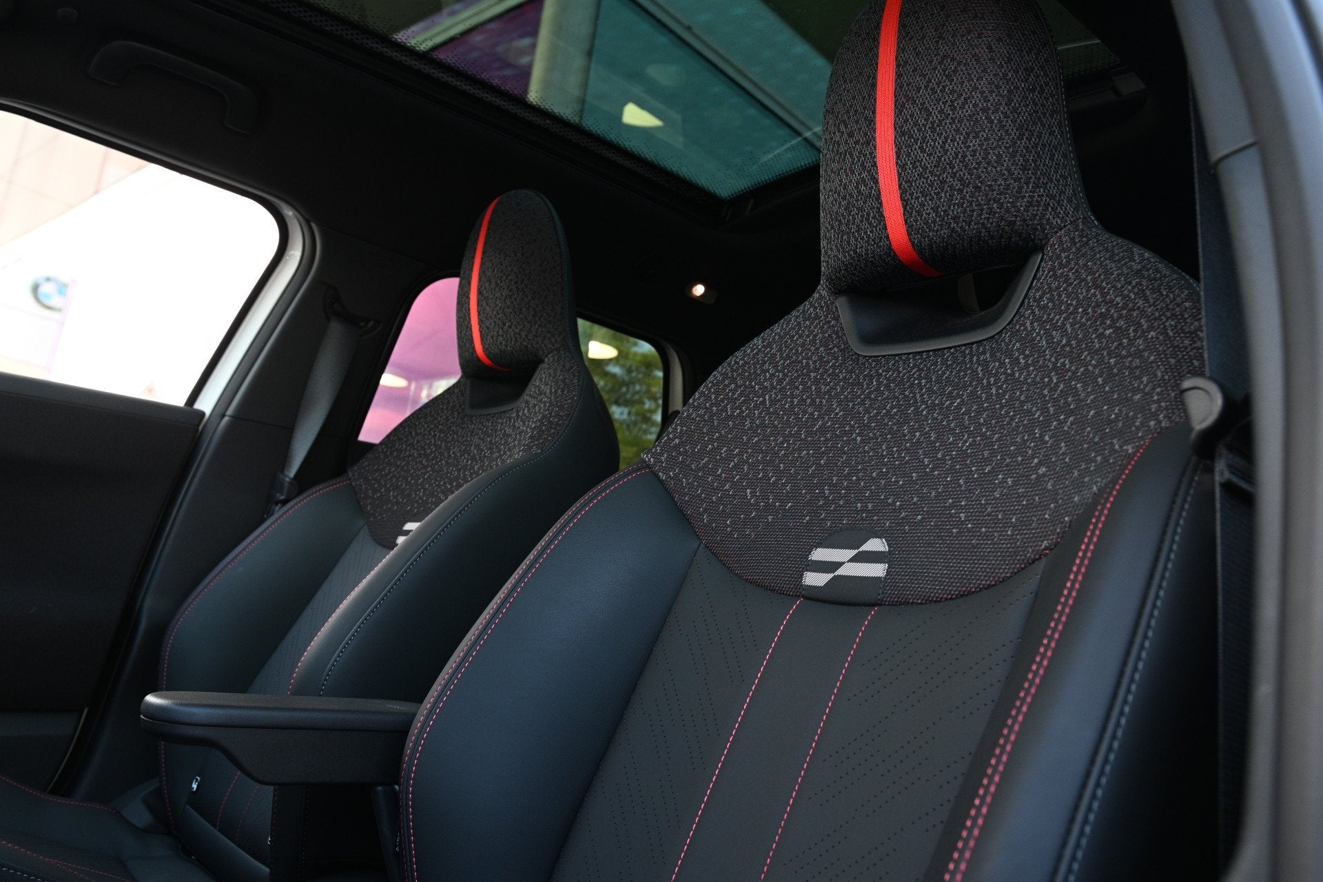 MINI Aceman SE / John Cooper Works / Pakket M / John Cooper, Auto's, Dealer onderhouden, Gebruikt, Met garantie (alle), Wit