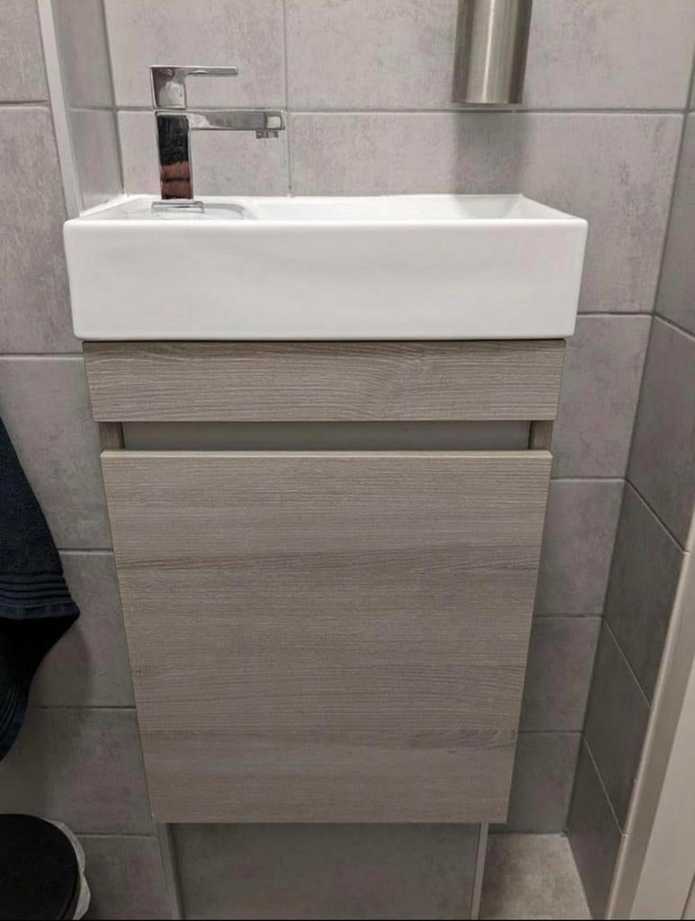 Wastafelkastje Toiletkastje incl beugels, Huis en Inrichting, Badkamer | Badkamermeubels, Minder dan 50 cm, Gebruikt, Ophalen of Verzenden
