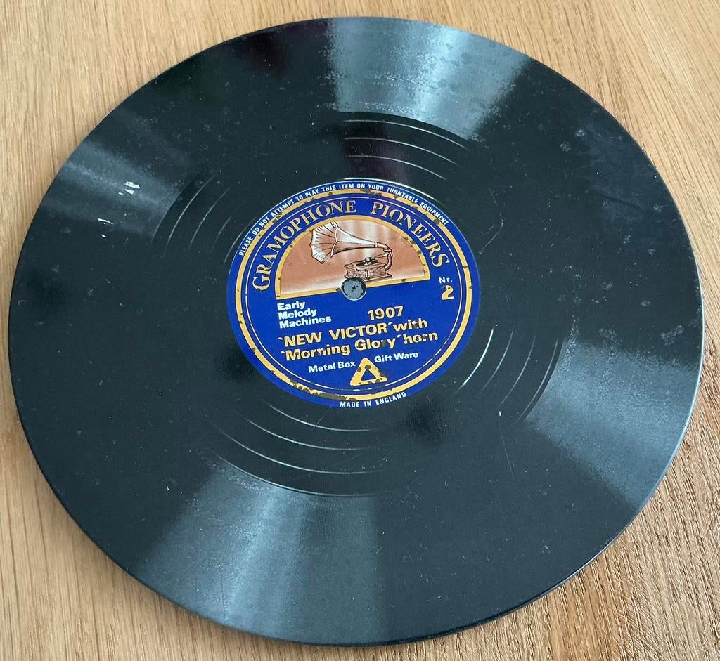 Oude reklame onderzetter VICTOR gramophone pioneers, Ophalen of Verzenden, Huis en Inrichting