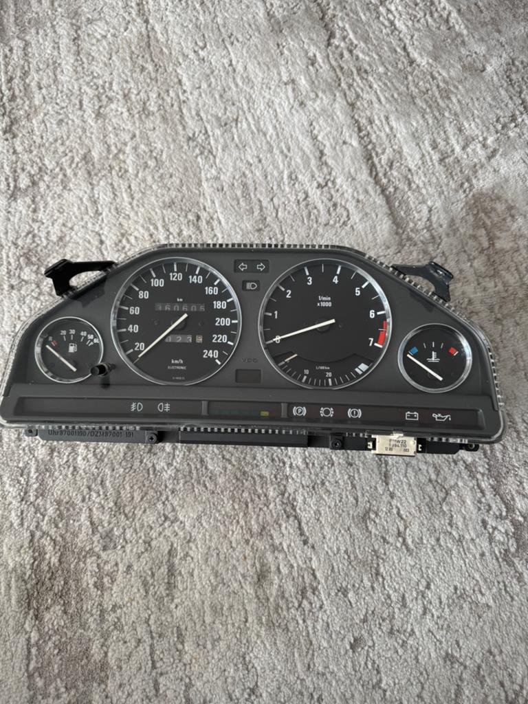 2x BMW e30 325 km teller Instrumentenpaneel met chroom ring, Ophalen of Verzenden, BMW