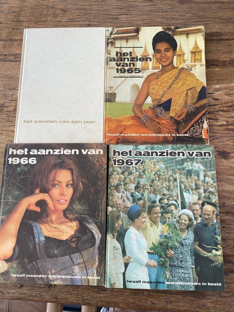 Het Aanzien van een Jaar: 1962, 1965, 1966, 1967, Boeken, Ophalen of Verzenden, Gelezen, Overige typen