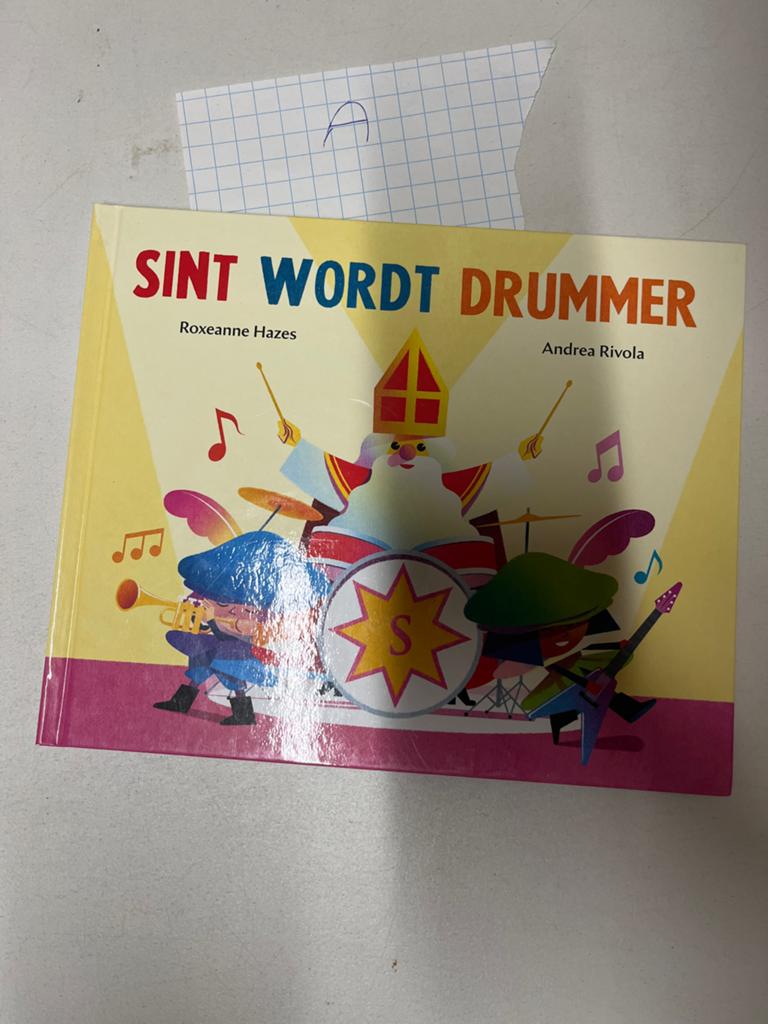 Sint Wordt Drummer - Kinderboek Roxeanne Hazes, Ophalen of Verzenden, Zo goed als nieuw