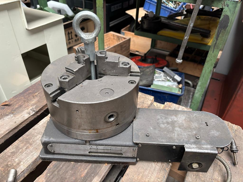 Pneumatische verdeeltafel met 250 mm klauwplaat, Ophalen, Gebruikt