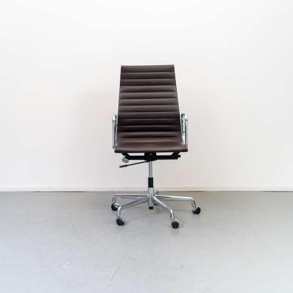 11x Vitra Eames EA 119 Bureaustoel Donkerbruin Leer – Chroom, Huis en Inrichting, Bureaustoelen, Niet ingevuld, Bruin, Niet ingevuld