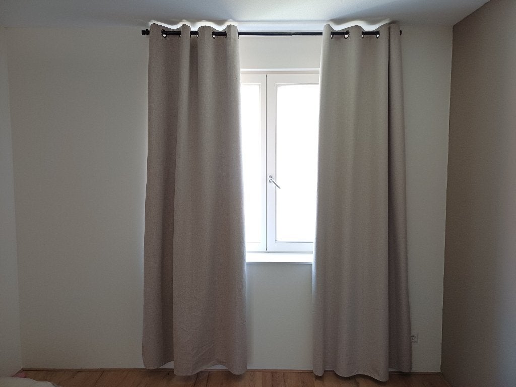 Verduisterende gordijnen beige incl. zwarte rails, Ophalen, 100 tot 150 cm, 200 cm of meer, Beige