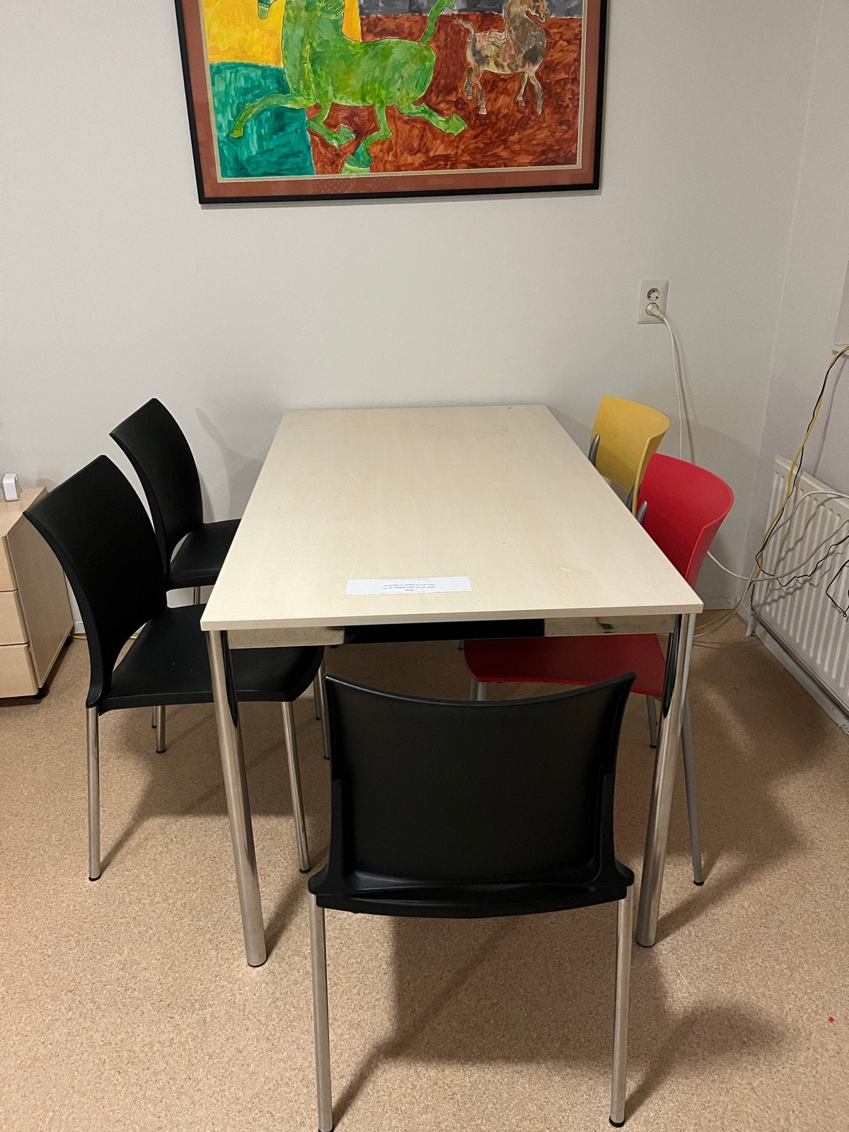 2 eettafels met 6 stoelen. Bed. Tv meubel en dressoir, Ophalen, Gebruikt, 100 tot 150 cm, 50 tot 100 cm