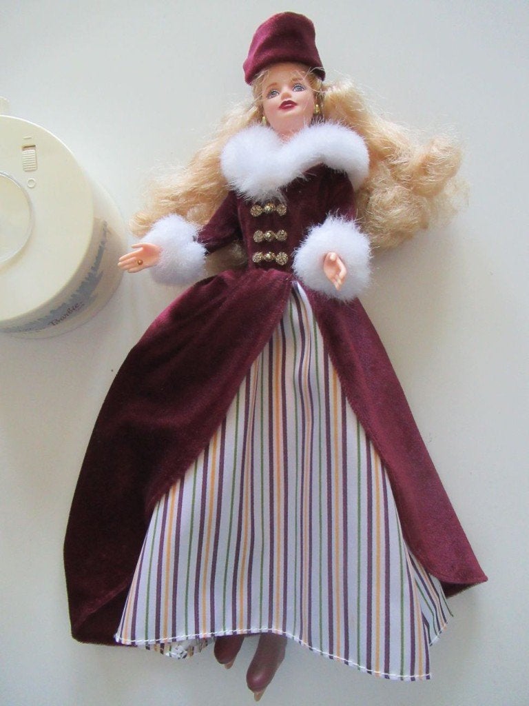 Barbie Vitoria Ice Skater met musicbox en standaard, Verzamelen, Ophalen, Zo goed als nieuw, Fashion Doll