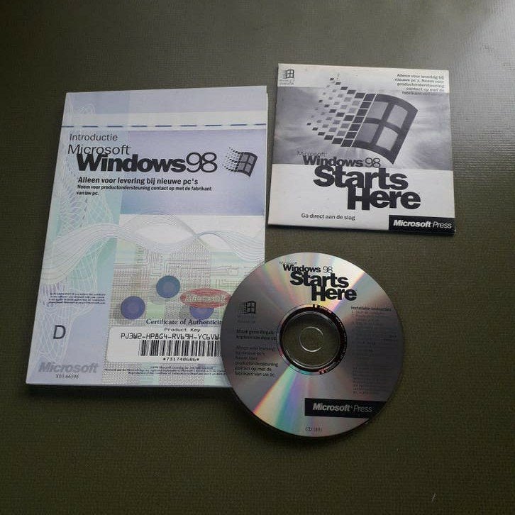 Microsoft Windows 98 Starts Here met boek en product key, Computers en Software, Besturingssoftware, Ophalen of Verzenden