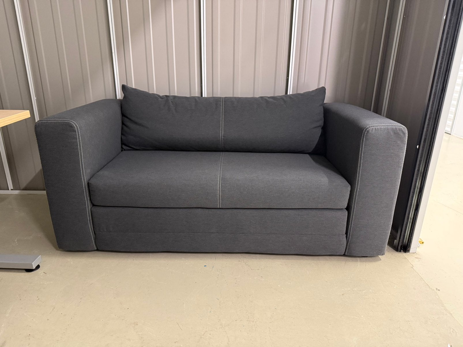 IKEA ASKEBY 2-zits slaapbank – donkergrijs –zeer goede staat, Huis en Inrichting, Ophalen, Zo goed als nieuw, Tweepersoons