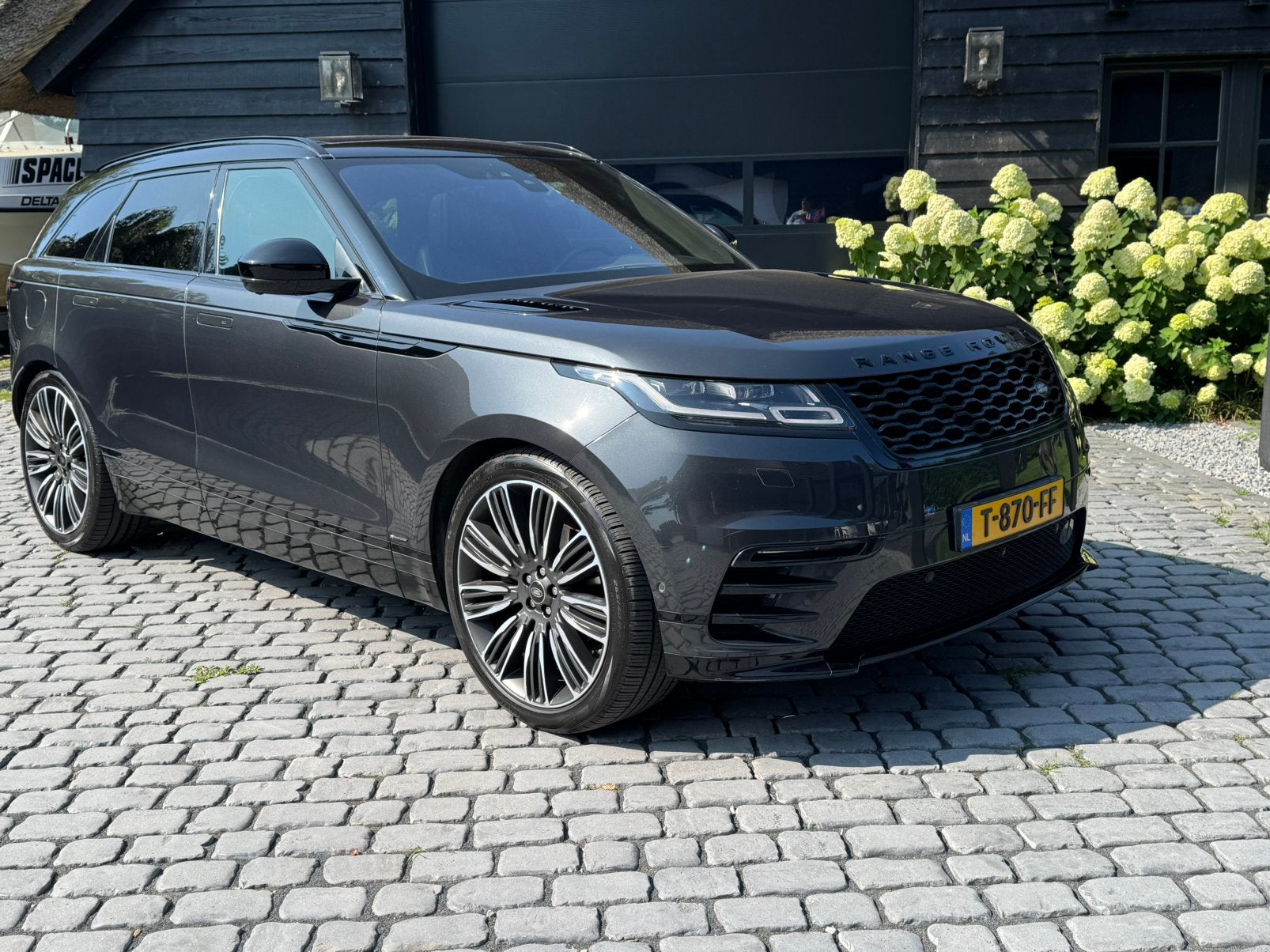 Land Rover Range Rover Velar 3.0 V6 380pk R-Dynamoc, Auto's, Land Rover, Automaat, 2995 cc, 120 €/maand, 11 km/l