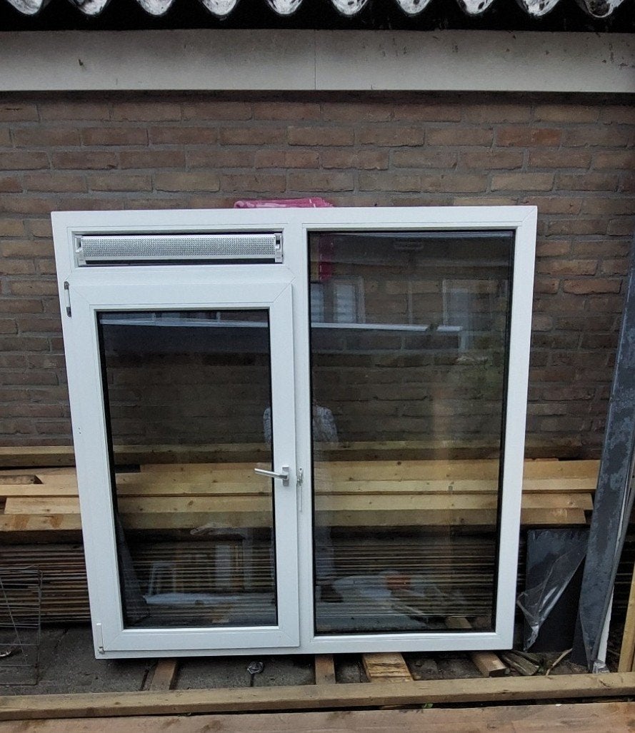 Kunststof draaikiep raamkozijn met dubbel glas, Ophalen of Verzenden, Gevelraam of Ruit