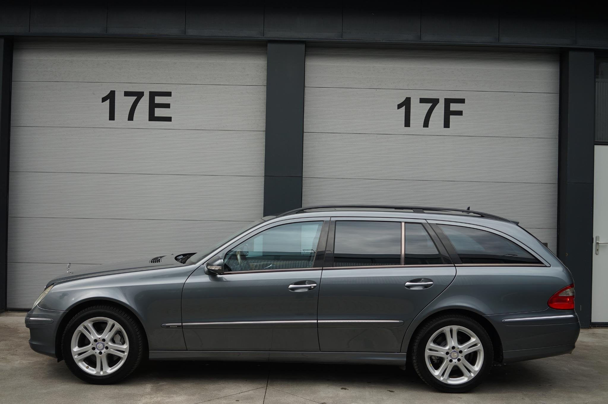 Mercedes-Benz E-klasse 350 Avantgarde 155dkm-VOL, Auto's, Automaat, Dealer onderhouden, Gebruikt, Zwart