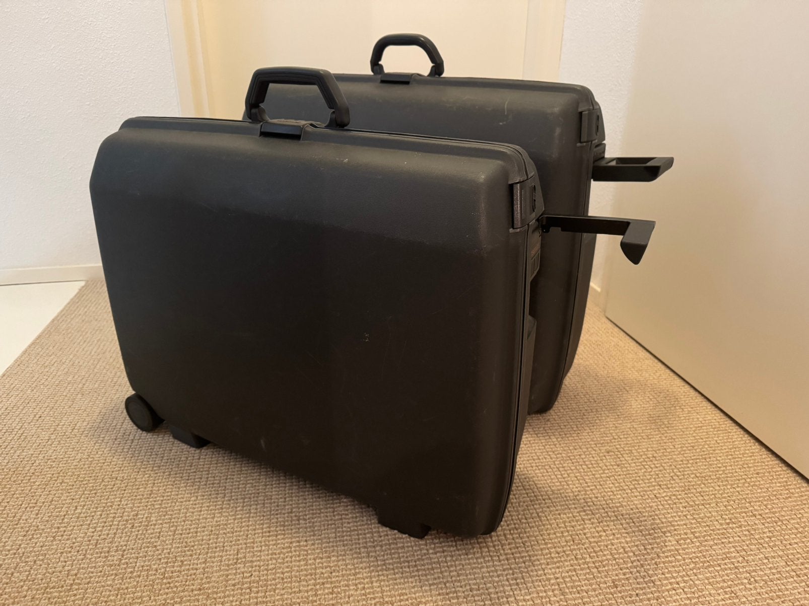 Set van 2 Samsonite koffers -Oyster/donkergrijs / cijferslot, Gebruikt, Hard kunststof, 35 tot 45 cm, Uitschuifbare handgreep