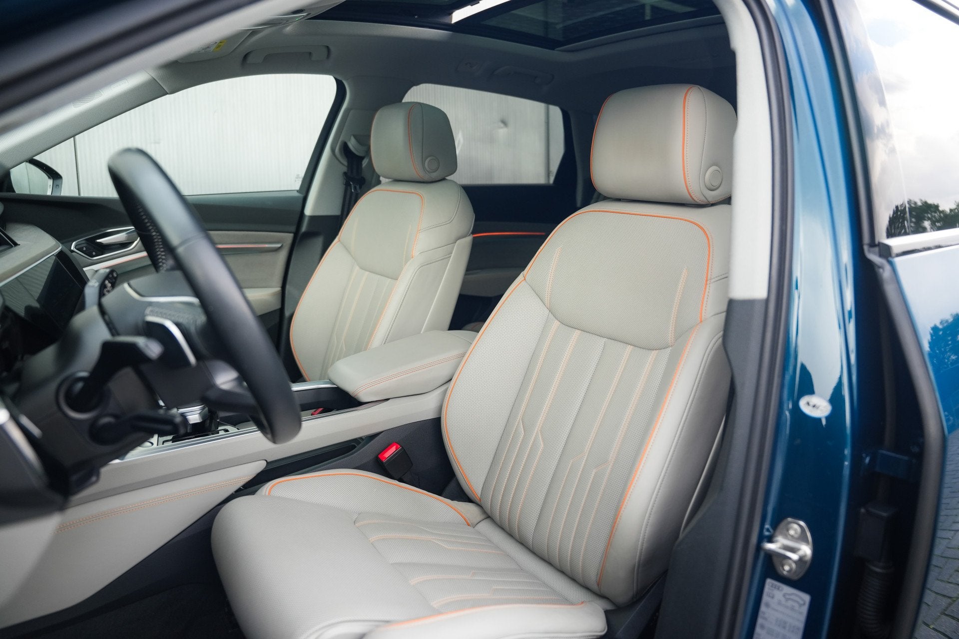 Audi e-tron 55 Quattro 408 pk Advanced 95 kWh Audi-Design /, Auto's, 131 €/maand, 95 kWh, Blauw, 360 pk