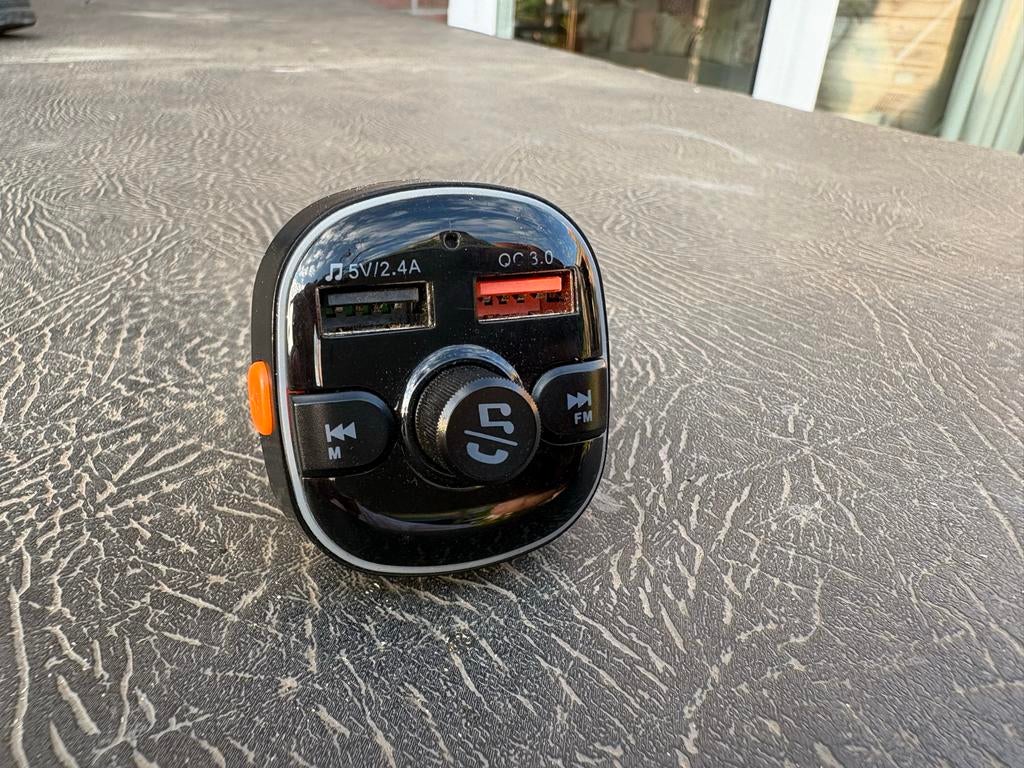 FM Transmitter met USB-oplader en Quick Charge 3.0, Ophalen of Verzenden, Zo goed als nieuw