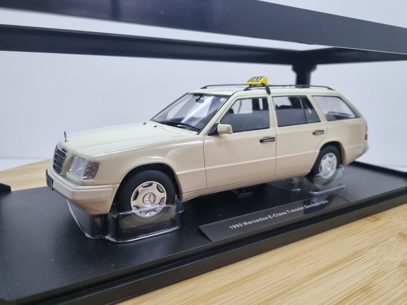 **SALE** T9 Mercedes E-Klasse S124 E300 T-Model Taxi 1:18, Overige merken, Auto, Verzenden, Nieuw