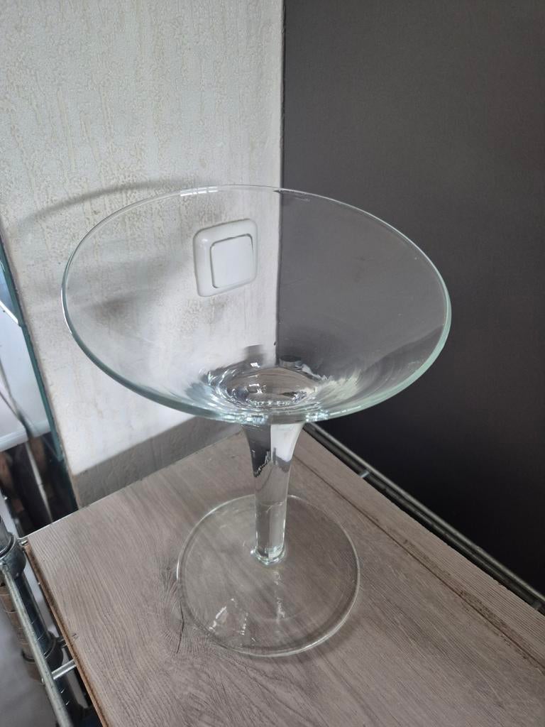 Glazen schaal op hoge voet, Ophalen of Verzenden, Zo goed als nieuw, Rond, Glas