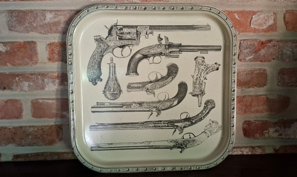 Vintage dienblad Italy - gun tray Piero Fornasetti, Vierkant, Met afbeelding/tekst, Ophalen of Verzenden, Zo goed als nieuw
