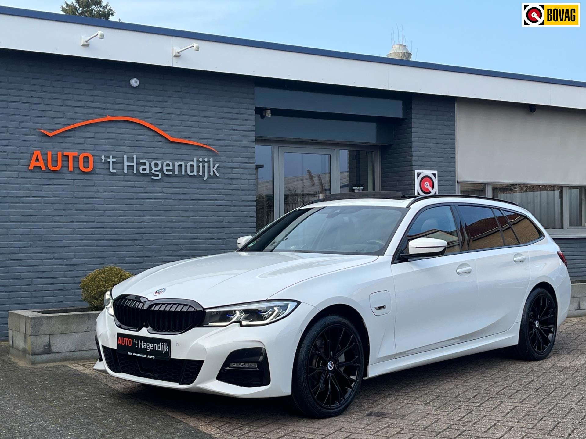 BMW 3-serie Touring 330e High Exe M-sport pano trekh laser 1, Auto's, Achterwielaandrijving, Gebruikt, 4 cilinders, Wit