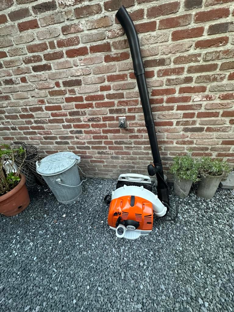 STIHL BR 350 2022 Rugbladblazer Nieuwstaat, Tuin en Terras, Bladblazers, Ophalen of Verzenden, Zo goed als nieuw, Benzine