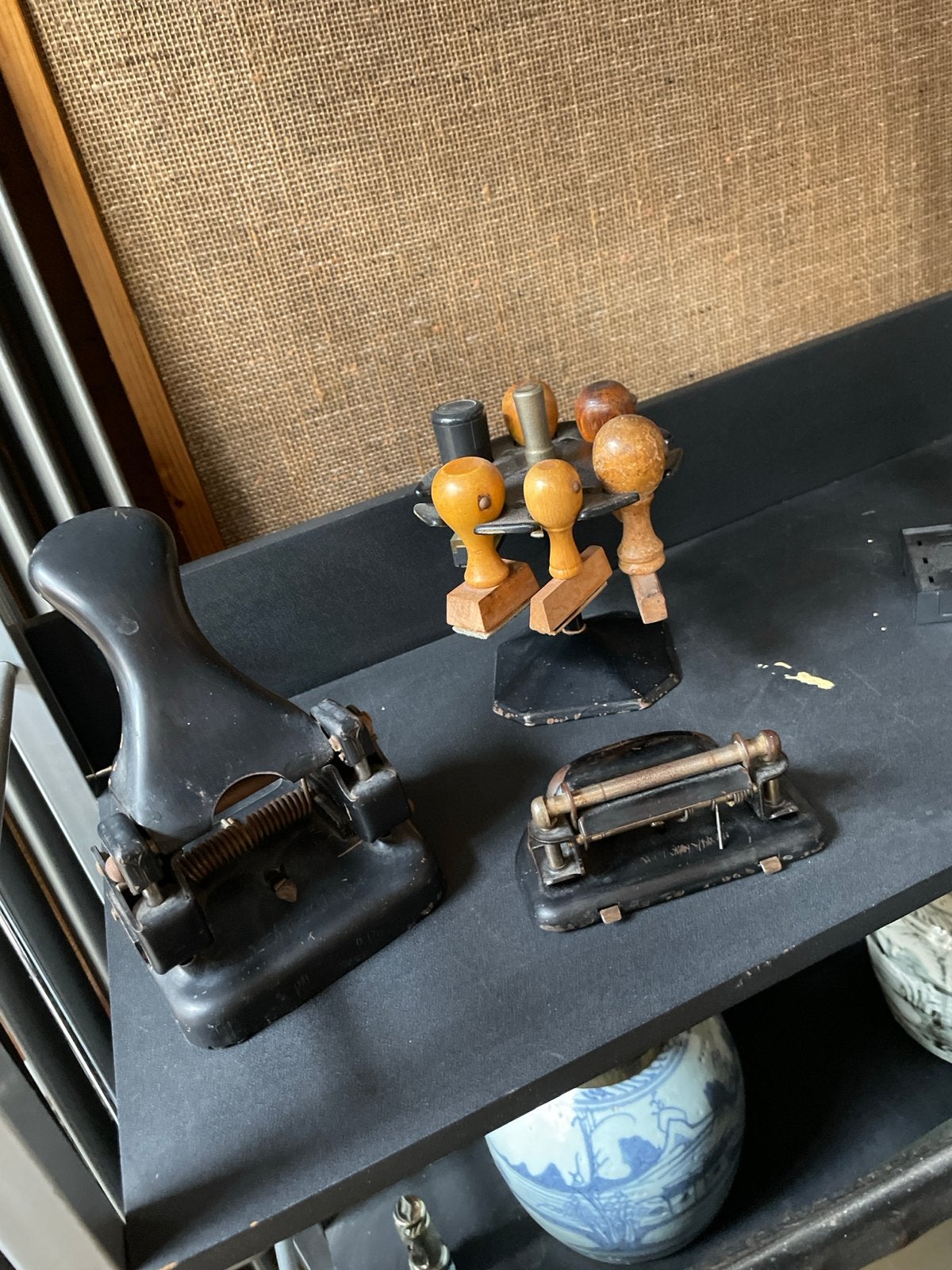 Vintage Kantoorartikelen: Perforators en Stempelhouder, Ophalen