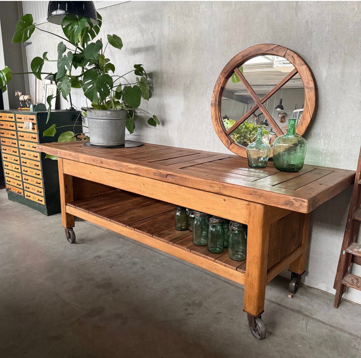 Oude werktafel, vintage werkbank, toonbank, keukeneiland, Ophalen