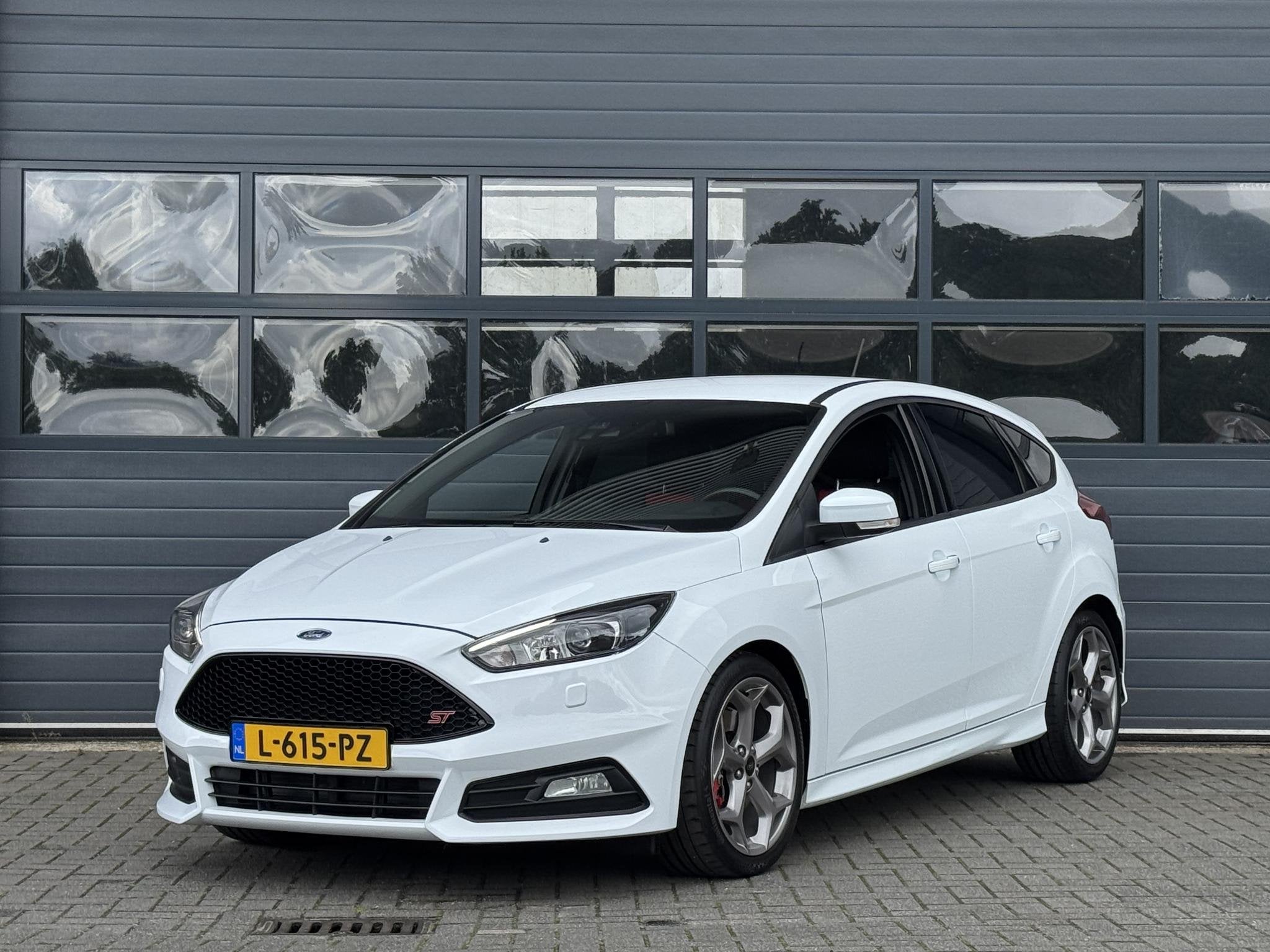 FORD FOCUS 2.0 ST I WINTERPAKKET I APPLE CARPLAY I ADAPTIVE, 15 km/l, Gebruikt, 4 cilinders, Met garantie (alle)