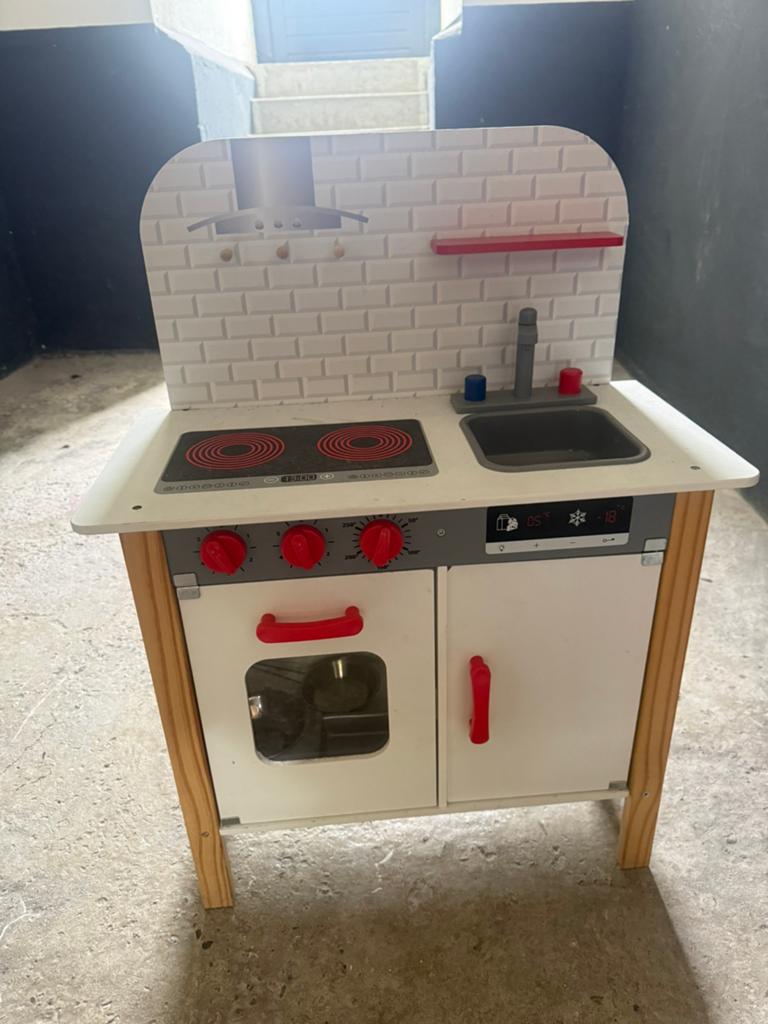 Houten kinderkeuken incl. pannetjes/accessoires, Kinderen en Baby's, Speelgoed | Speelkeukens, Ophalen, Zo goed als nieuw