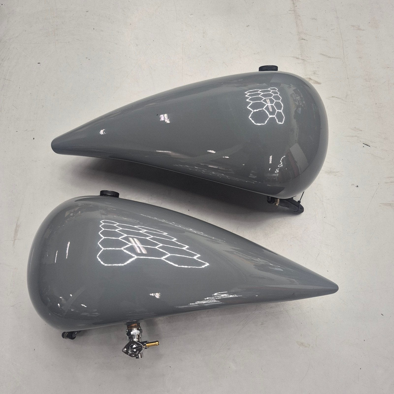 Softail Evo Stretched flatside Tanks 5.0 Gallon, Ophalen of Verzenden, Gebruikt