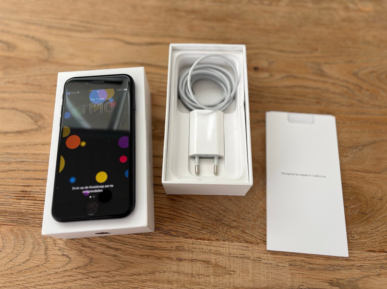 iPhone SE (2020) - 2e generatie met doos en oplader - iOS27, Telecommunicatie, Gebruikt, Zwart, Ophalen of Verzenden, 64 GB