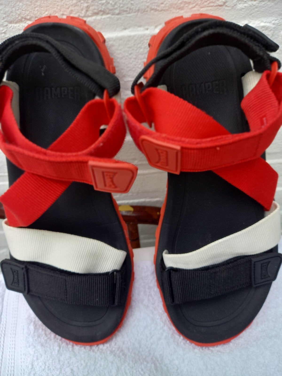 Camper heren sandalen maat 43 rood-zwart-wit., Sandalen, Overige kleuren, Verzenden, Camper